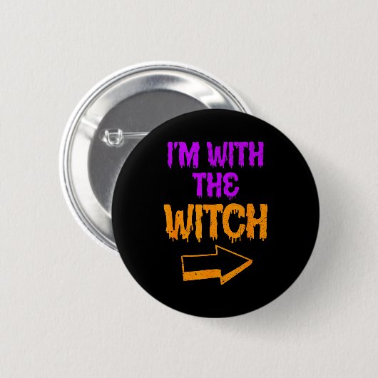 I’m With The Witch Funny Halloween Matching Couple Button (Vorne & Hinten)