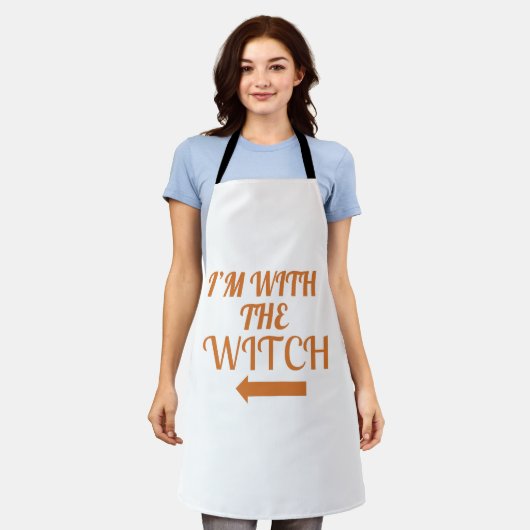 I’m With The Witch Halloween Apron Schürze (Getragen)