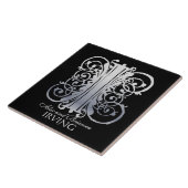 I Monogramm "Silver Lace on Black" mit Namenszug Fliese (Seite)
