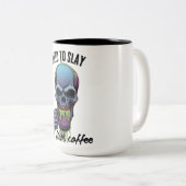 I Need to Slay but First Coffee Zweifarbige Tasse (VorderseiteRechts)