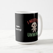 I Need to Unwind Funny Mummy Halloween Zombie Kaffeetasse (VorderseiteRechts)