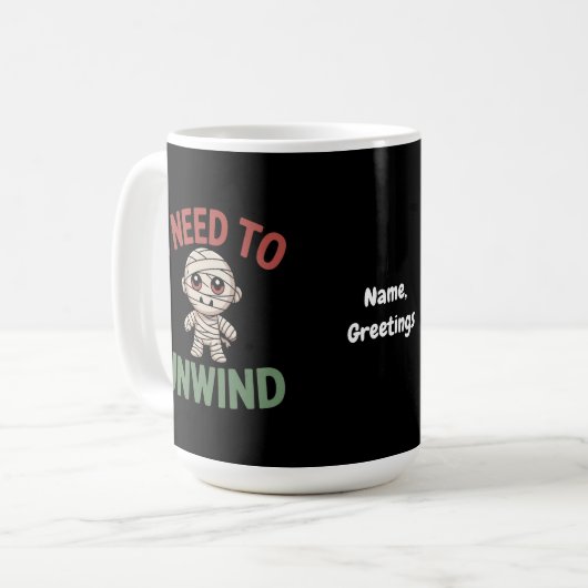 I Need to Unwind Funny Mummy Halloween Zombie Kaffeetasse (Vorderseite Links)