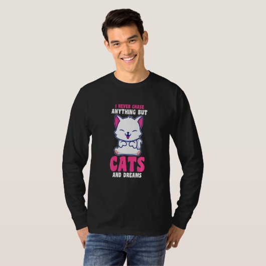 I Never Chase Anything But Cats And Dreams Cat Own T-Shirt (Vorne ganz)