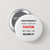 I Never Dreamed I d'Become A Super Cool Pastor bl Button (Vorne & Hinten)