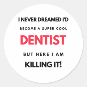 I Never Dreamed I'd Become A Super Cool Dentist 2 Runder Aufkleber