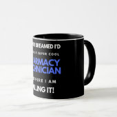 I Never Dreamed I'd Become A Super Cool Pharmacy Tasse (VorderseiteRechts)
