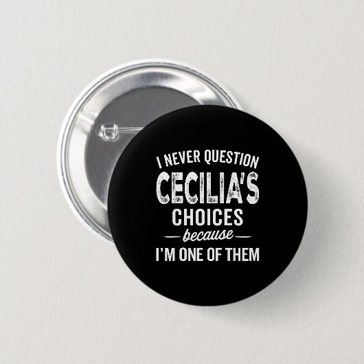 I Never Question Cecilia’s Choices Cecilia D Name Button (Vorne & Hinten)