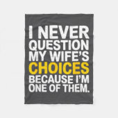 I Never Question My Wife's Choices Funny Husband S Fleecedecke (Vorderseite)