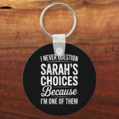 I Never Question Sarah’s Choices - Sarah D Name Schlüsselanhänger (Vorderseite)