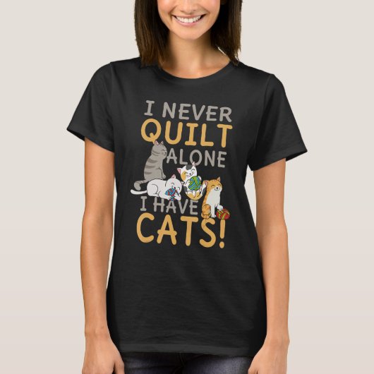 I Never Quilt Alone My Cat Helps Sewing Seamstress T-Shirt (Vorderseite)