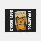 I Practice Safe Deckss Funny Saying Quote Men Wome Fleecedecke (Vorderseite (Horizontal))