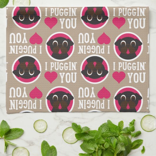I Puggin Liebe schwärzen Sie Mops-Kreise und Handtuch (Gefaltet)