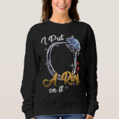 I Put A Ring On It Funny Engagement Engaged Future Sweatshirt (Vorderseite)