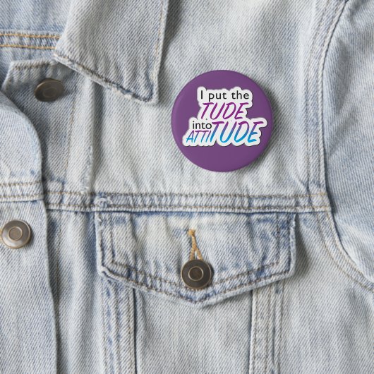 "I put the Tude in Attitude" - Abzeichen Button (Beispiel)