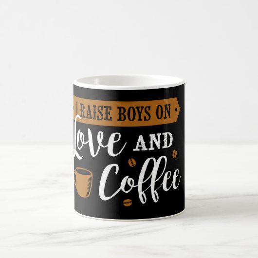 I Raise Boys on Love and Coffee Kaffeetasse (Mittel)