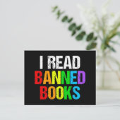 I Read Banned Books Rainbow Postkarte (Stehend Vorderseite)