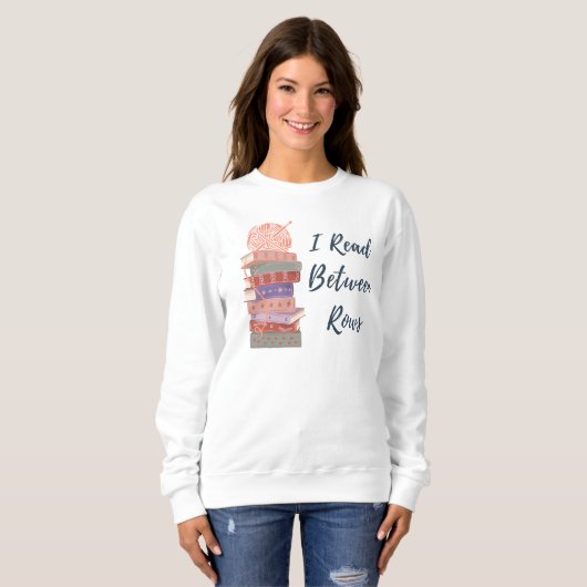 I Read Between Rows Crochet Knitting Book Lover Sweatshirt (Vorne ganz)