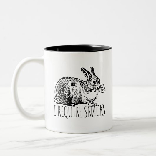 I Require Snacks Cute Bunny Rabbit Zweifarbige Tasse (Links)