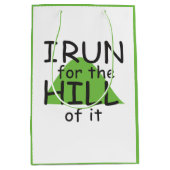 I Run for the Hill it © - Funny Runner Geschenktas Mittlere Geschenktüte (Vorderseite)