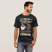 I run on Caffeine Plucking and Striking Harp T-Shirt (Vorne ganz)