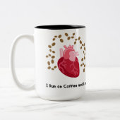 I Run on Coffee and Love Mug Zweifarbige Tasse (Links)