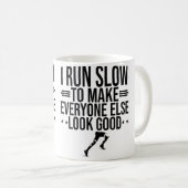 I Run Slow To Make Everyone Else Look Good Funny R Kaffeetasse (VorderseiteRechts)