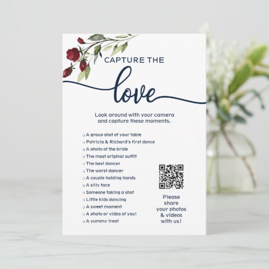 I Spy Wedding Game Capture die Liebe Foto Jagd QR Einladung (Stehend Vorderseite)