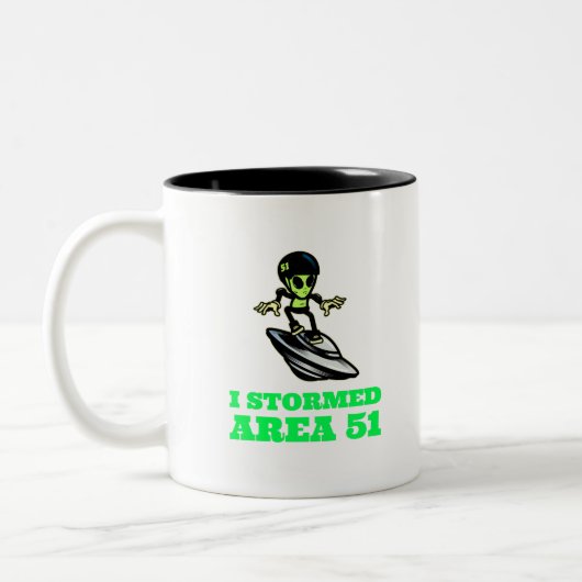I Stormed Area 51 Zweifarbige Tasse (Links)