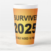 I Survived 2025  Milchtasse (Vorderseite)
