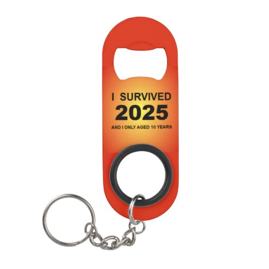 I Survived 2025  Mini Flaschenöffner (Vorderseite)