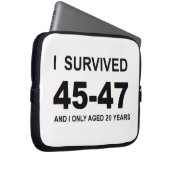 I Survived 45-47 Laptopschutzhülle (Vorne Rechts)