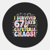 I Survived 67 Days Of Cafeteria Chaos Lunch Lady M Runder Aufkleber (Vorderseite)