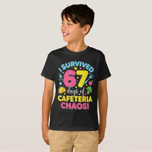 I Survived 67 Days Of Cafeteria Chaos Meme T-Shirt (Vorne ganz)