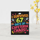I Survived 67 Days Of Cafeteria Chaos Staff Lunch Karte (Gelbe Blume)