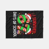 I Survived 67 Days Of School Christmas Fleecedecke (Vorderseite (Horizontal))