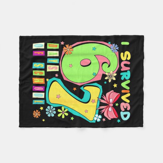I Survived 67 Days Of School Coquette Bow Teachers Fleecedecke (Vorderseite (Horizontal))