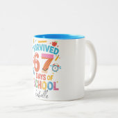 I Survived 67 Days of School - Custom Name Persona Zweifarbige Tasse (VorderseiteRechts)