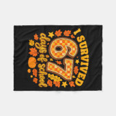 I Survived 67 Days Of School Fall Leaves Cute Autu Fleecedecke (Vorderseite (Horizontal))