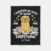 I Survived 67 Days Of School Funny 67 Golden Retri Fleecedecke (Vorderseite)