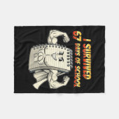 I Survived 67 Days Of School Funny 67 Teachers Stu Fleecedecke (Vorderseite (Horizontal))