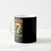 I Survived 67 Days Of School Funny 6 7 Teachers Th Kaffeetasse (Vorderseite Links)