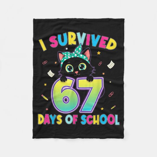 I Survived 67 Days Of School Funny Cat Six Seven M Fleecedecke (Vorderseite)