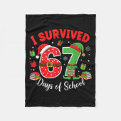 I Survived 67 Days Of School Funny Christmas Teach Fleecedecke (Vorderseite)