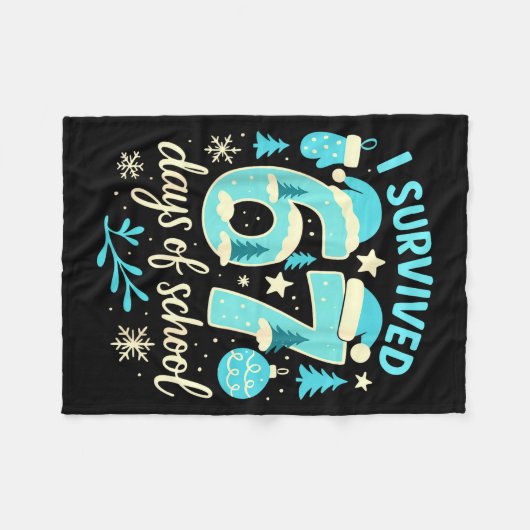 I Survived 67 Days Of School Funny Christmas Teach Fleecedecke (Vorderseite (Horizontal))