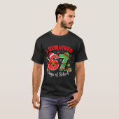 I Survived 67 Days Of School Funny Christmas Teach T-Shirt (Vorne ganz)