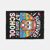 I Survived 67 Days Of School Funny Coffee Owl Scho Fleecedecke (Vorderseite (Horizontal))