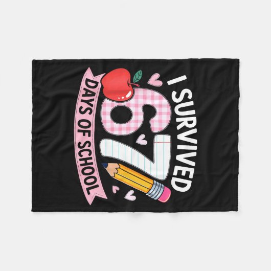 I Survived 67 Days Of School Funny Meme Student Te Fleecedecke (Vorderseite (Horizontal))