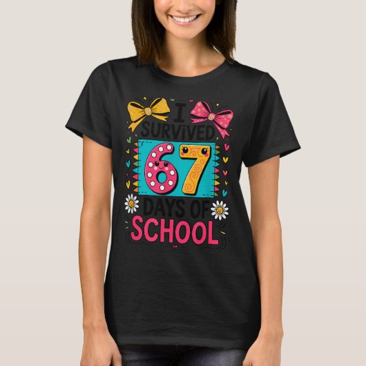 I Survived 67 Days Of School Funny Meme Teacher Me T-Shirt (Vorderseite)
