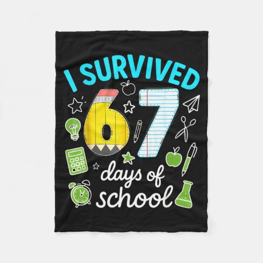 I Survived 67 Days Of School Funny Meme Teacher St Fleecedecke (Vorderseite)