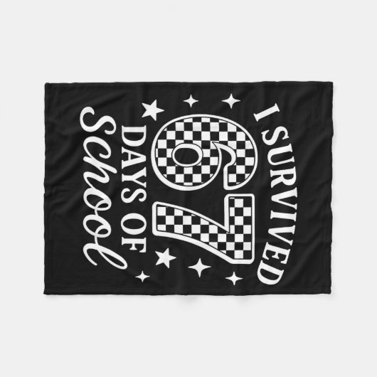 I Survived 67 Days Of School Funny Meme Teacher St Fleecedecke (Vorderseite (Horizontal))